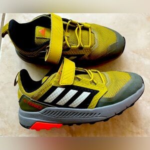 Kids Adidas Terrex waterproof sneakers size 1.5